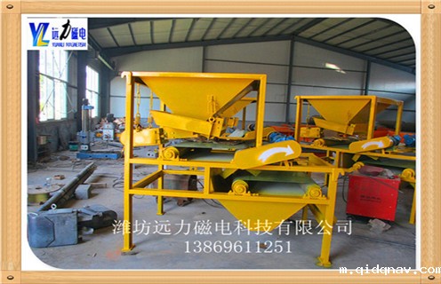 2.关于干式磁选机内部的杂物和润滑作用,设备主要是选铁工作,要定期的对设备内清理,如果发现底部有掉落的杂物料,要及时的清理,而且对轴承之间要及时的清楚杂物然后做好润滑作用,防止对其的损坏.  　　3.关于干式磁选机发热的情况,常见发热是电机的发热,或者是物料的处理方法不对,如果有此情况要及时的检查线路问题,看电压是否稳定,线路是否正常,如果有老化要更换,夏天是最容易发热的,对设备要做好避暑工作.  　　4.干式磁选机工作时产生强大的磁场,使其中杂铁会以极快的速度冲击本体,为保证冲击力不致对干式磁选机造成影响,安装有专利技术弹性悬吊装置,用于吸收冲击能量,taptap安装包入口干式磁选机有效保护长期稳定的工作.